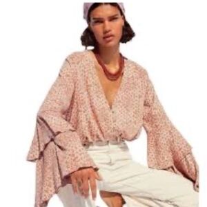 Free People ditsy‎ floral bodysuit. Worn about 3x. Retail 98